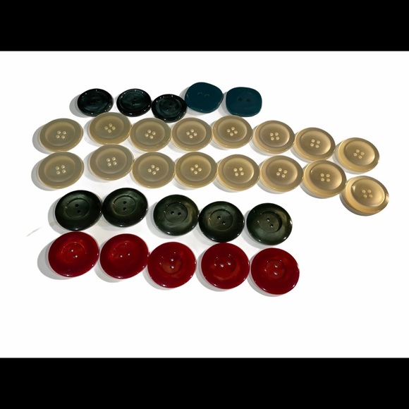 Vintage Lot of Large Buttons plastic sewing - Picture 1 of 1